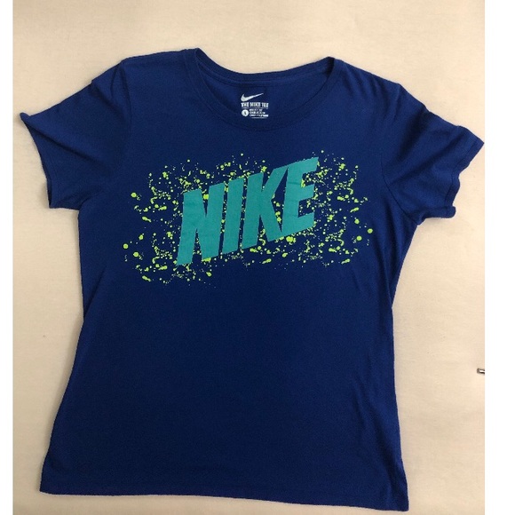 NIKE tee 🧚 - Picture 1 of 3